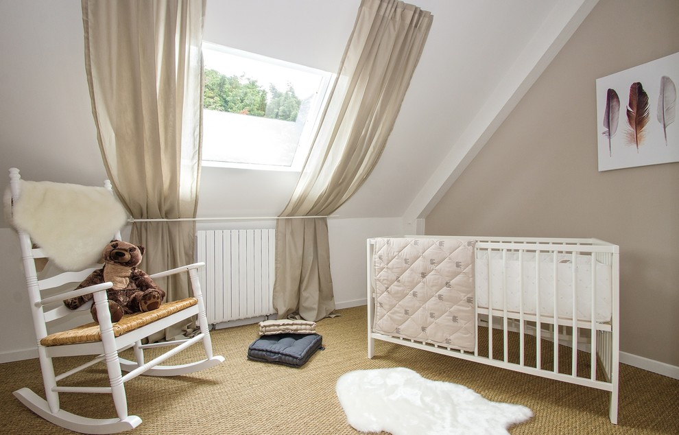 レンヌにある北欧スタイルのおしゃれな赤ちゃん部屋の写真