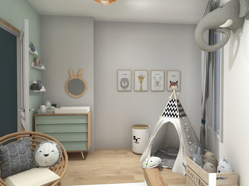 Idée de décoration pour une chambre de bébé neutre nordique de taille moyenne avec un mur vert, parquet clair et un sol beige.