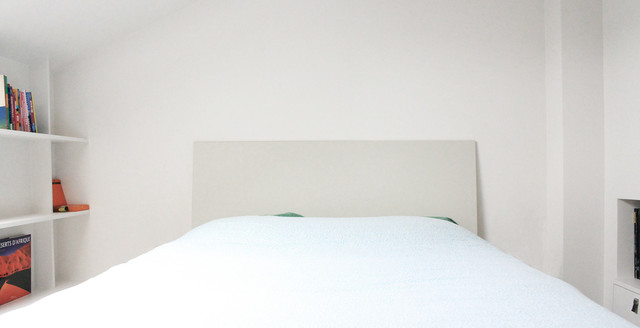 Aménagement d'une chambre en sous-pente - Contemporary - Bedroom