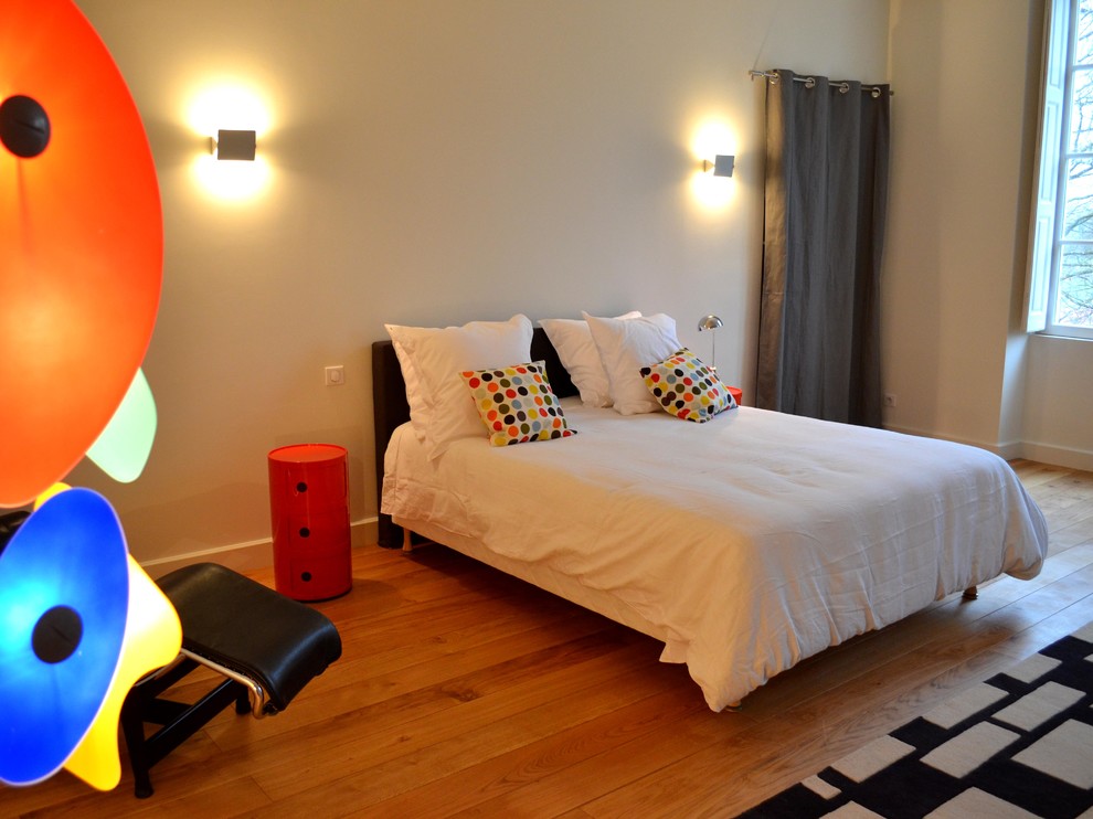 リヨンにあるトランジショナルスタイルのおしゃれな寝室のレイアウト
