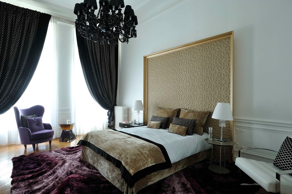 パリにあるモダンスタイルのおしゃれな寝室 (白い壁、淡色無垢フローリング)
