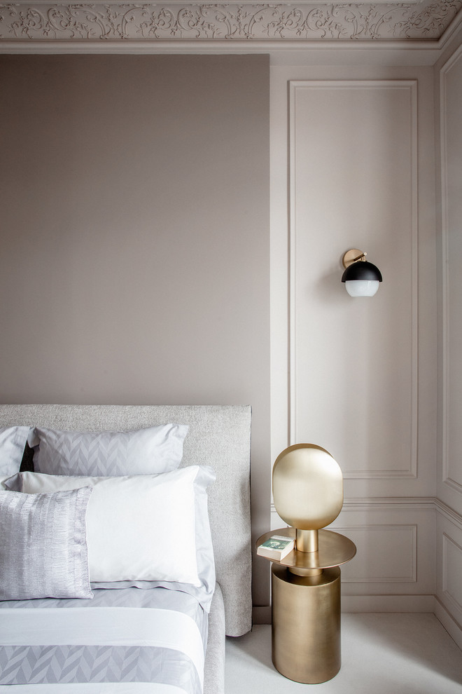 Inspiration for a classic bedroom in Paris.