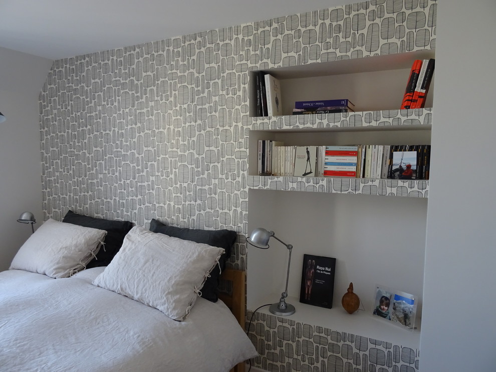 Design ideas for a small contemporary bedroom in Paris.