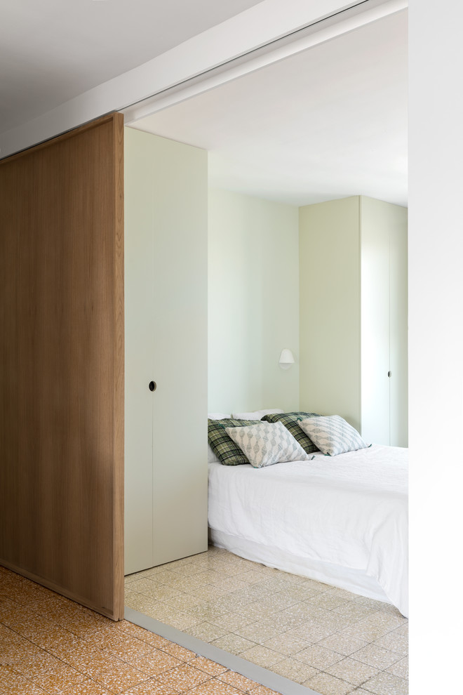 マルセイユにある北欧スタイルのおしゃれな寝室