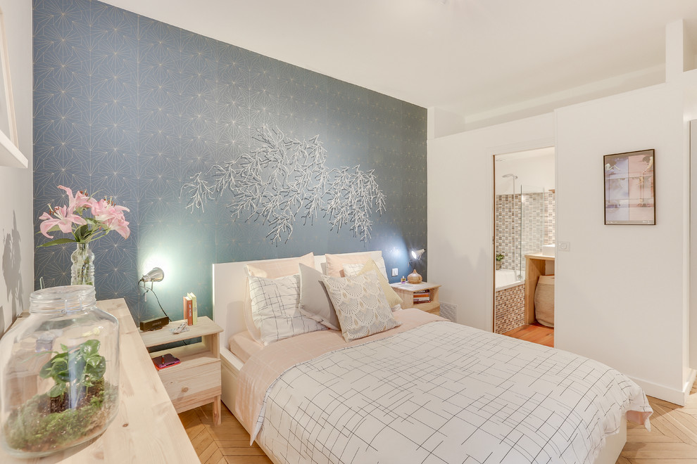 Design ideas for a medium sized modern bedroom in Paris.