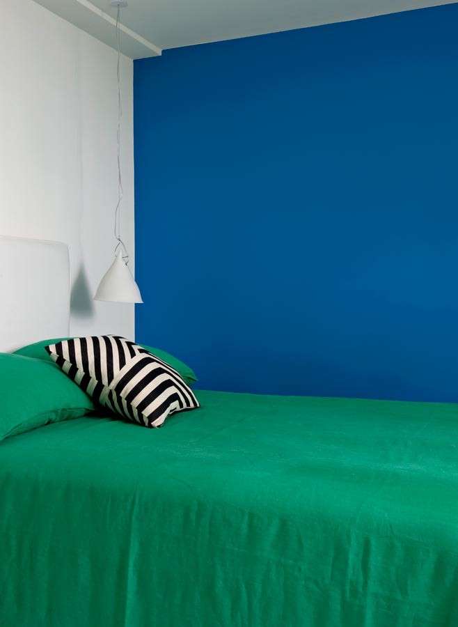 Example of a bedroom design in Paris