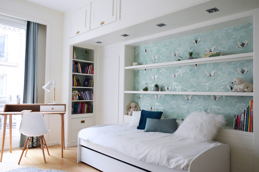 Inspiration for a contemporary bedroom remodel in Paris