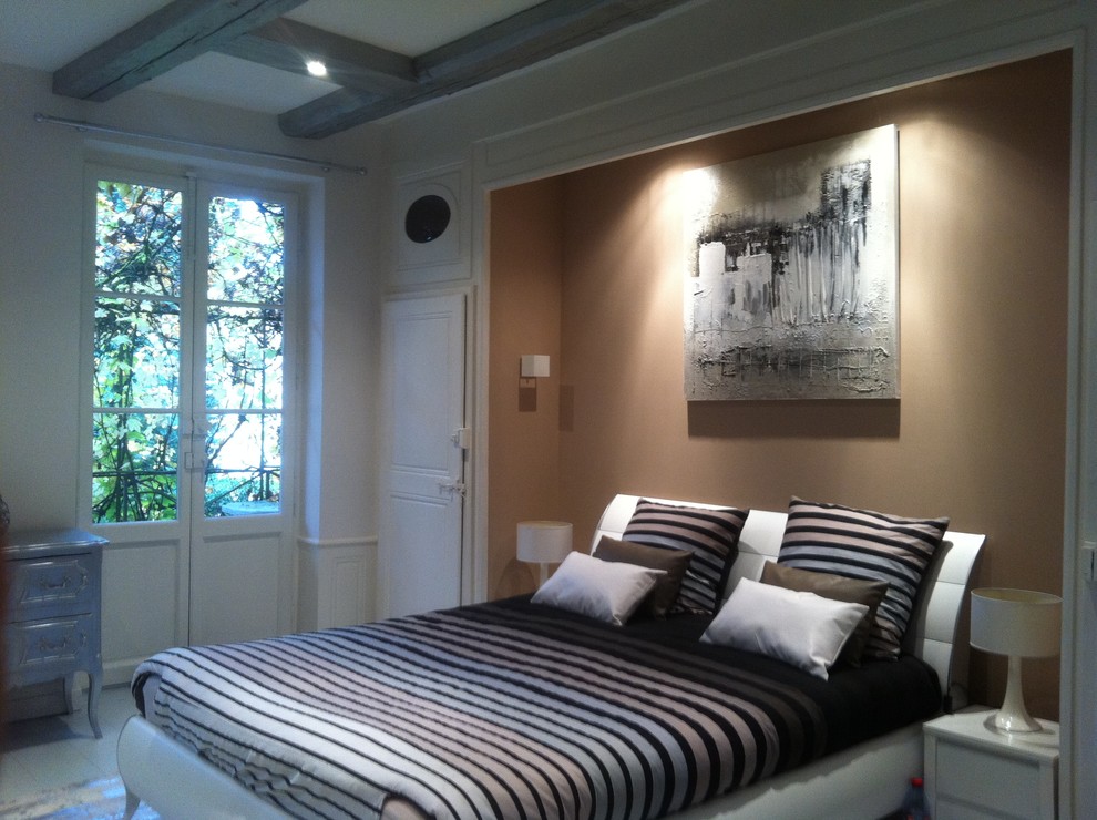 Photo of a contemporary bedroom in Nancy.