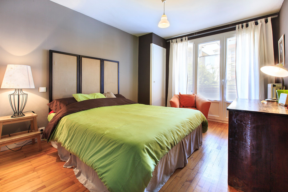 Bedroom - mid-sized transitional master light wood floor and beige floor bedroom idea in Lyon with brown walls