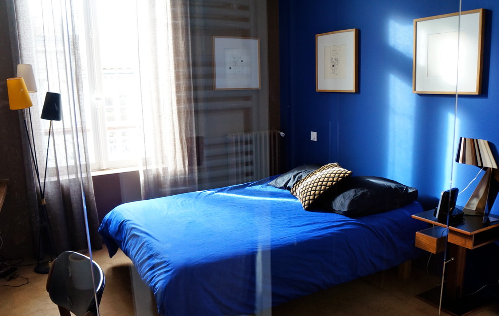ボルドーにあるコンテンポラリースタイルのおしゃれな寝室のレイアウト