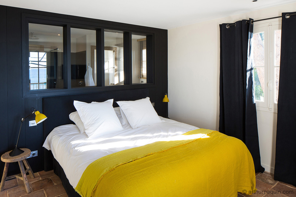 Design ideas for a coastal bedroom in Bordeaux.
