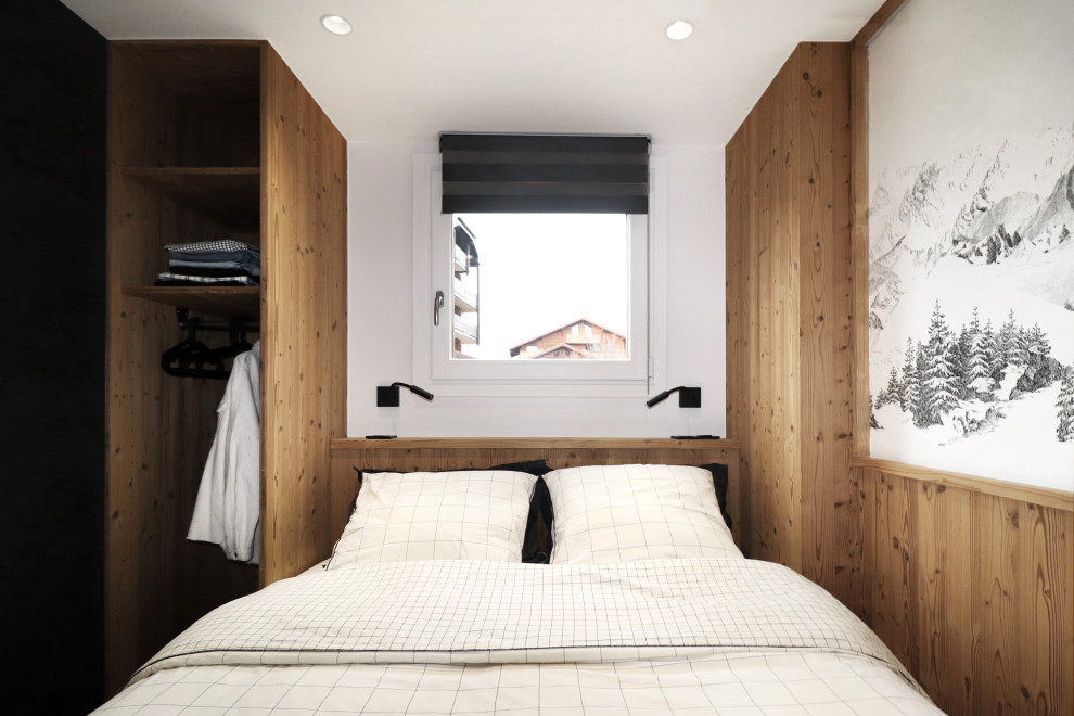 Idee per una piccola camera da letto stile rurale con pareti in legno