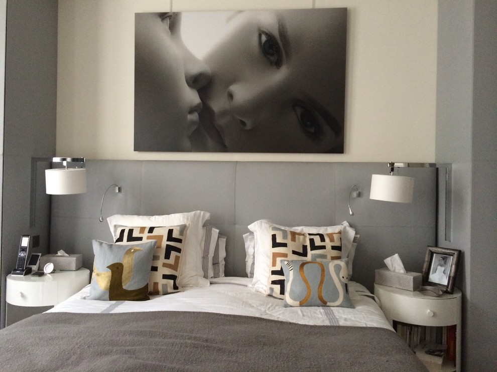 Photo of a large modern master bedroom in Paris with grey walls, carpet, no fireplace and grey floors.