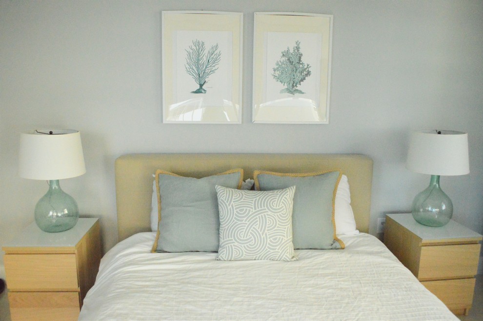 Inspiration for a coastal bedroom remodel in Montreal