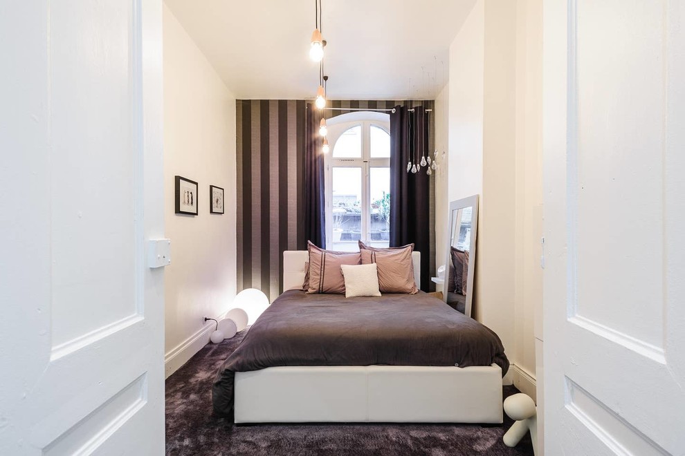 Photo of a contemporary bedroom in Lyon.
