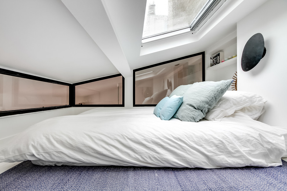 Example of a trendy bedroom design in Paris