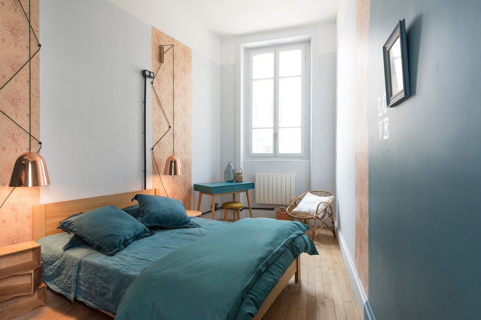 Danish guest light wood floor and beige floor bedroom photo in Lyon with multicolored walls
