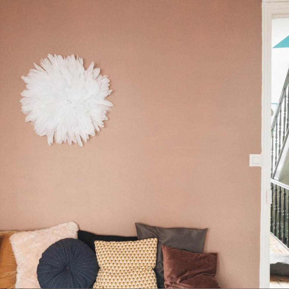 Inspiration pour une petite chambre d'amis nordique avec un mur rose.