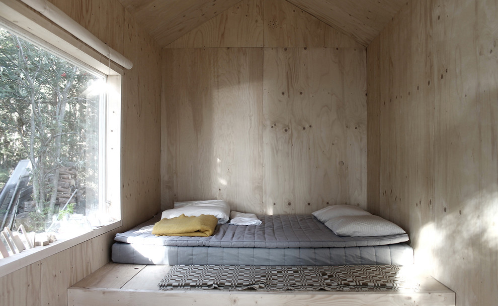 Inredning av ett minimalistiskt litet sovrum