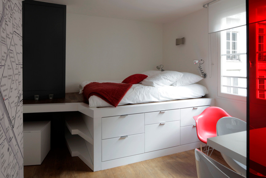 Imagen de dormitorio principal actual pequeño