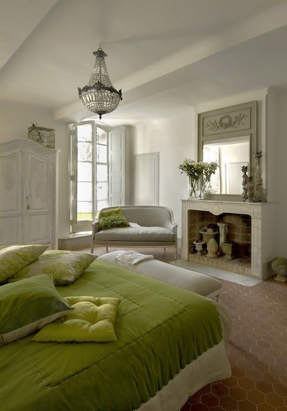 Bedroom - country bedroom idea in Marseille