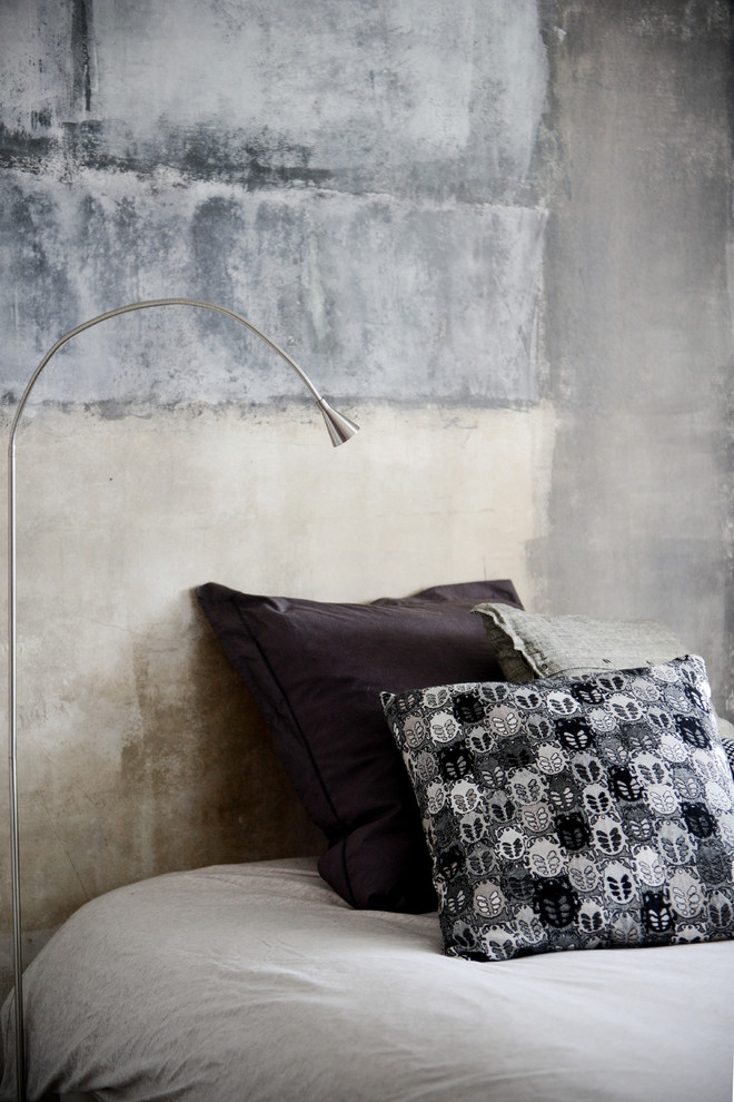 Inspiration for a contemporary bedroom remodel in Lyon