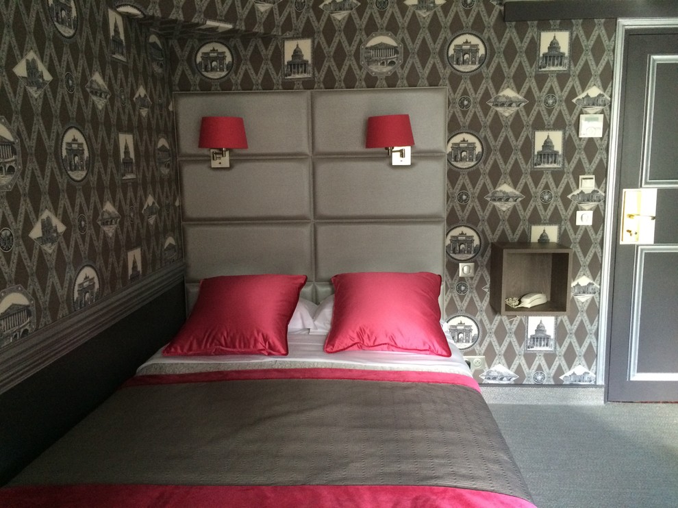 Idéer för ett litet shabby chic-inspirerat sovloft, med grå väggar, linoleumgolv och grått golv