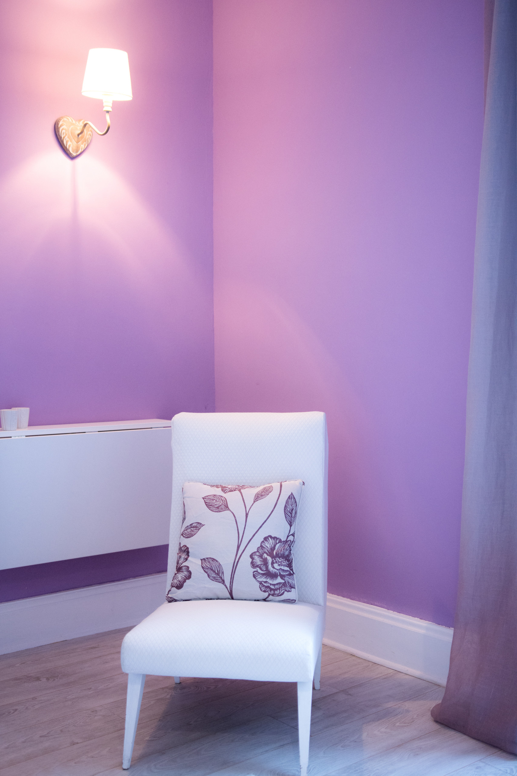 紫のおしゃれな寝室のインテリア画像 75選 22年3月 Houzz ハウズ