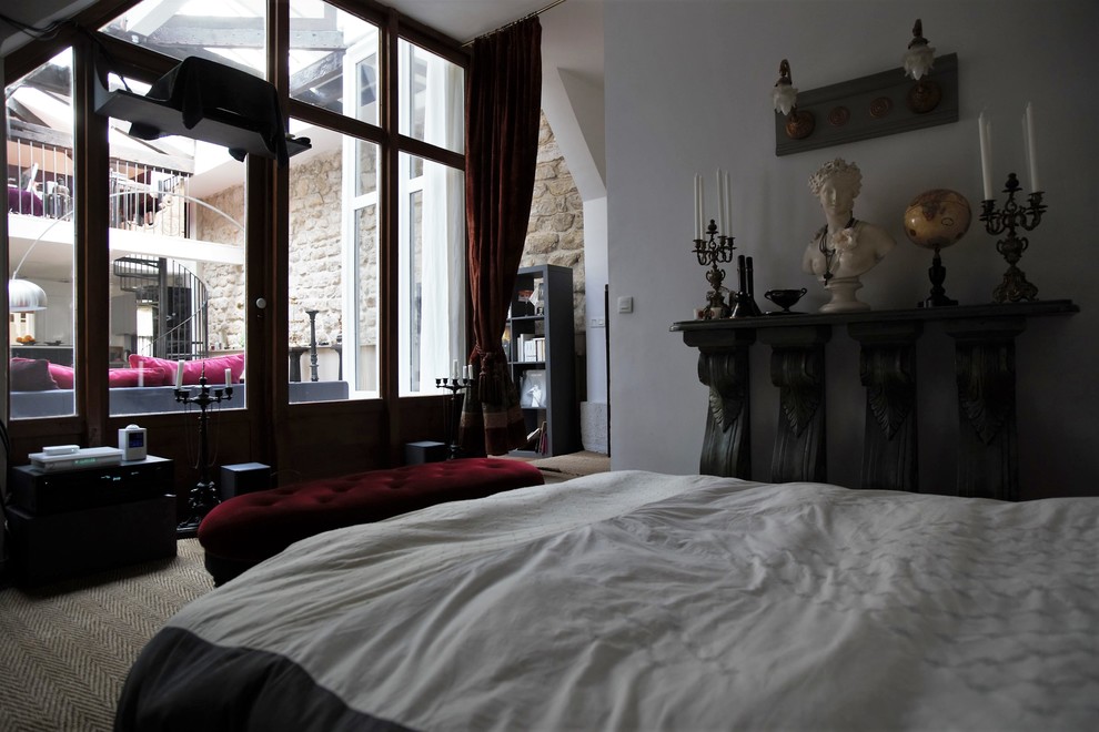 Inspiration for an urban bedroom in Paris.