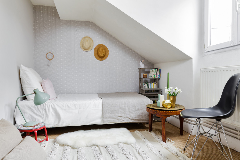 Modelo de habitación de invitados escandinava con paredes blancas