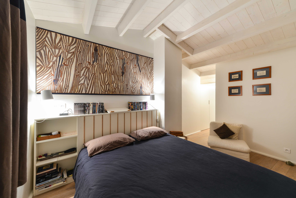 Design ideas for a coastal bedroom in Paris.
