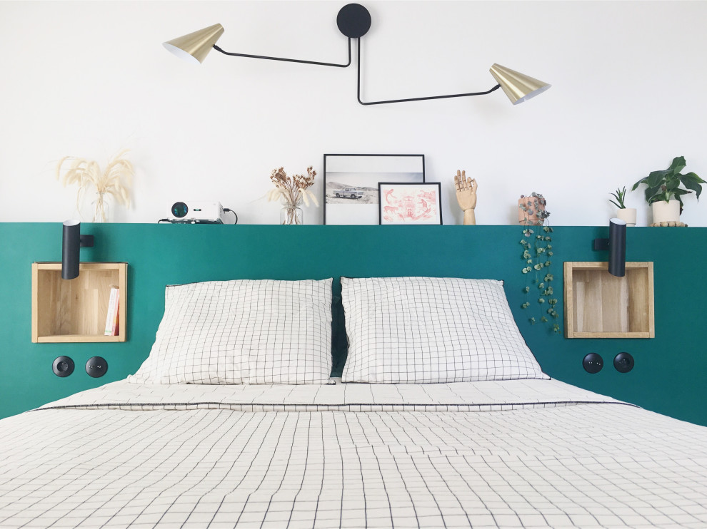 Свежая идея для дизайна: спальня в современном стиле с белыми стенами - отличное фото интерьера