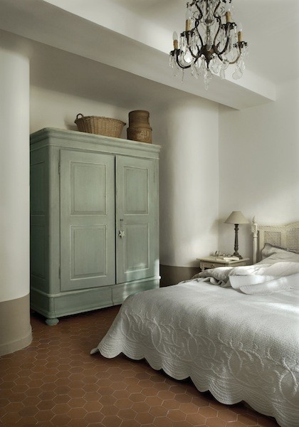 マルセイユにあるカントリー風のおしゃれな寝室