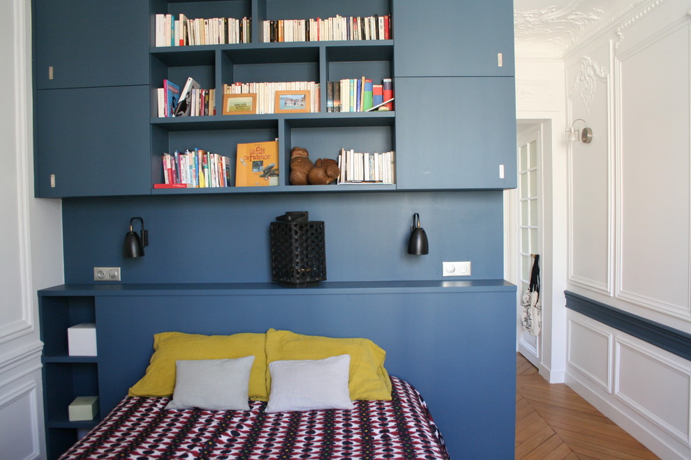 This is an example of a contemporary bedroom in Paris.