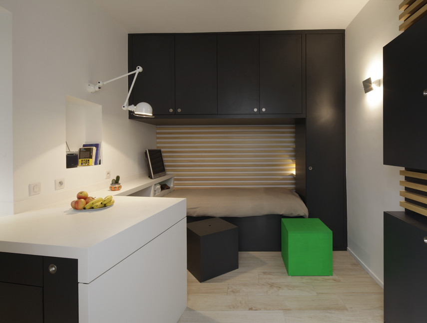 Inspiration for a modern bedroom remodel in Paris