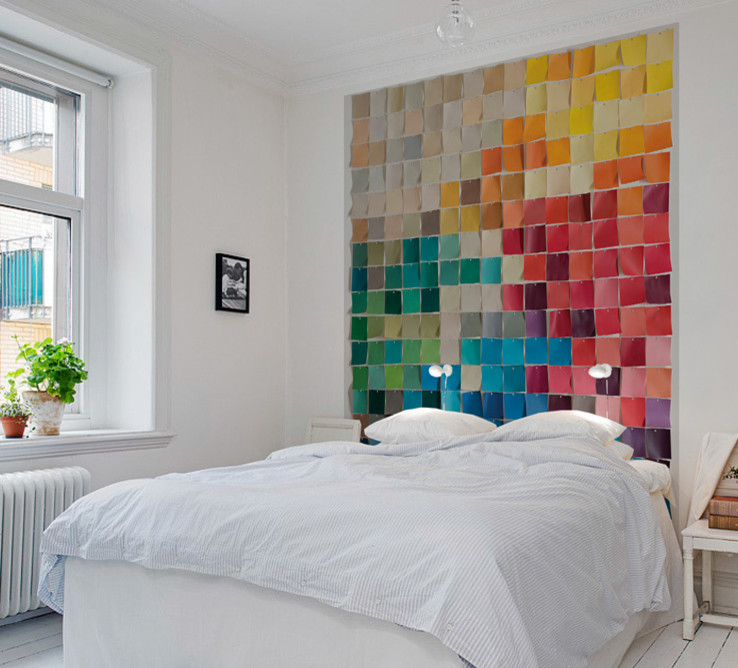 クレルモン・フェランにある中くらいなコンテンポラリースタイルのおしゃれな主寝室 (白い壁、淡色無垢フローリング、暖炉なし、白い床)
