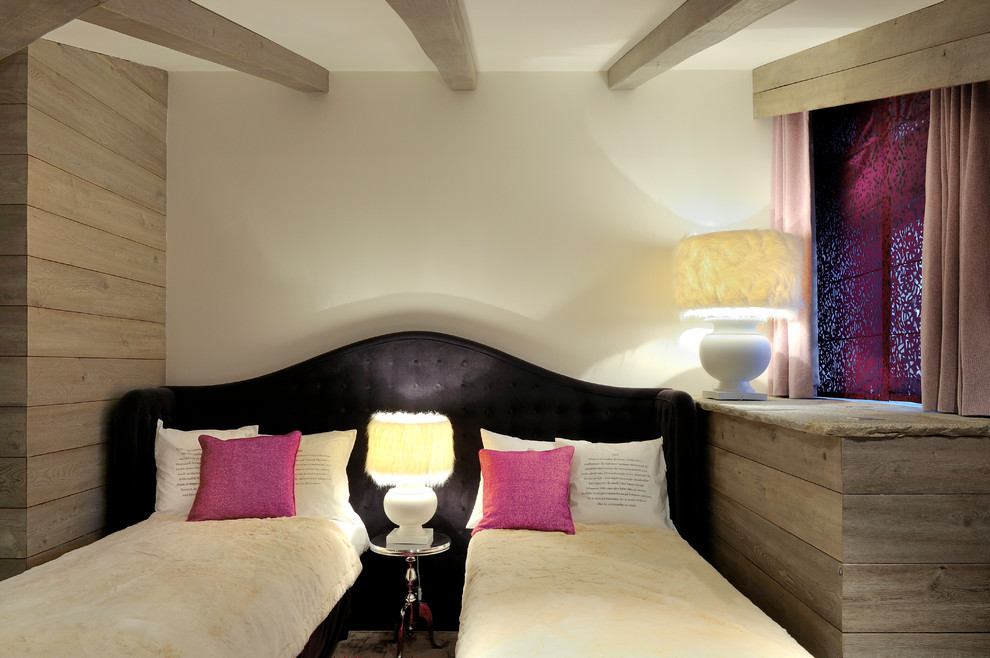 Mountain style bedroom photo in Lyon