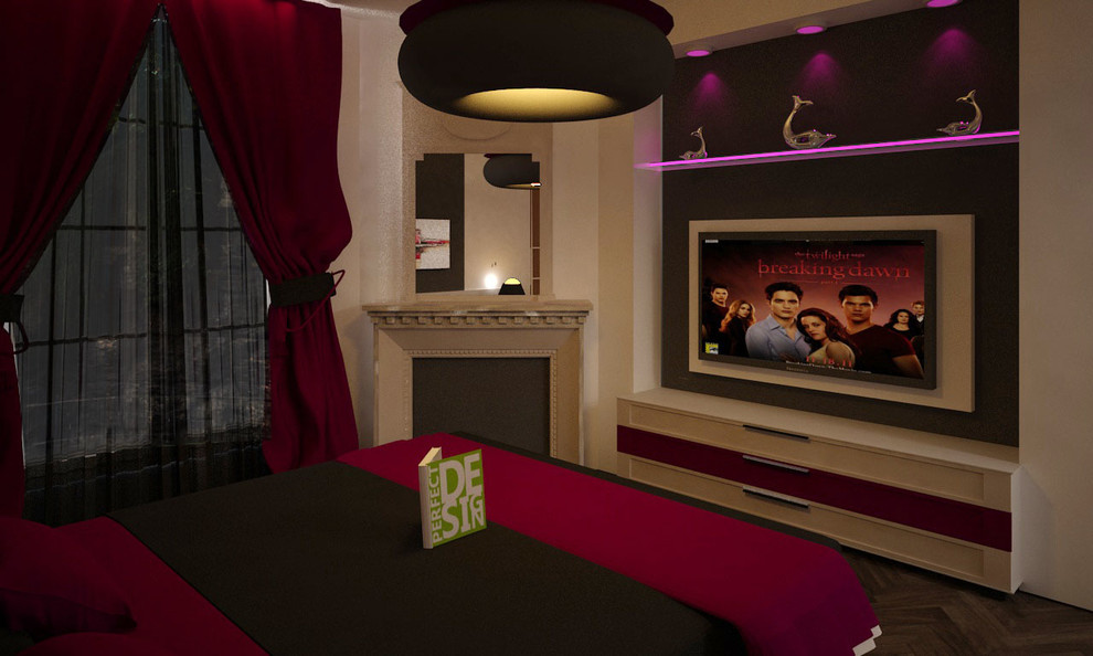 パリにある中くらいなシャビーシック調のおしゃれな主寝室 (ベージュの壁、濃色無垢フローリング、コーナー設置型暖炉)