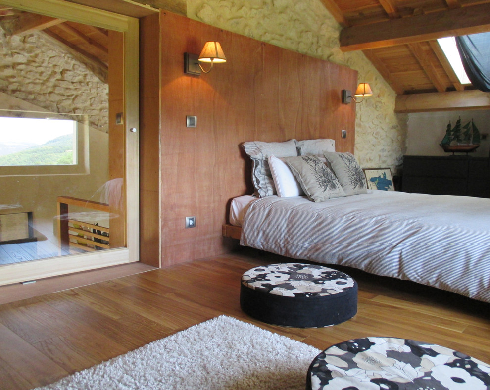 Inspiration for a rural bedroom in Saint-Etienne.
