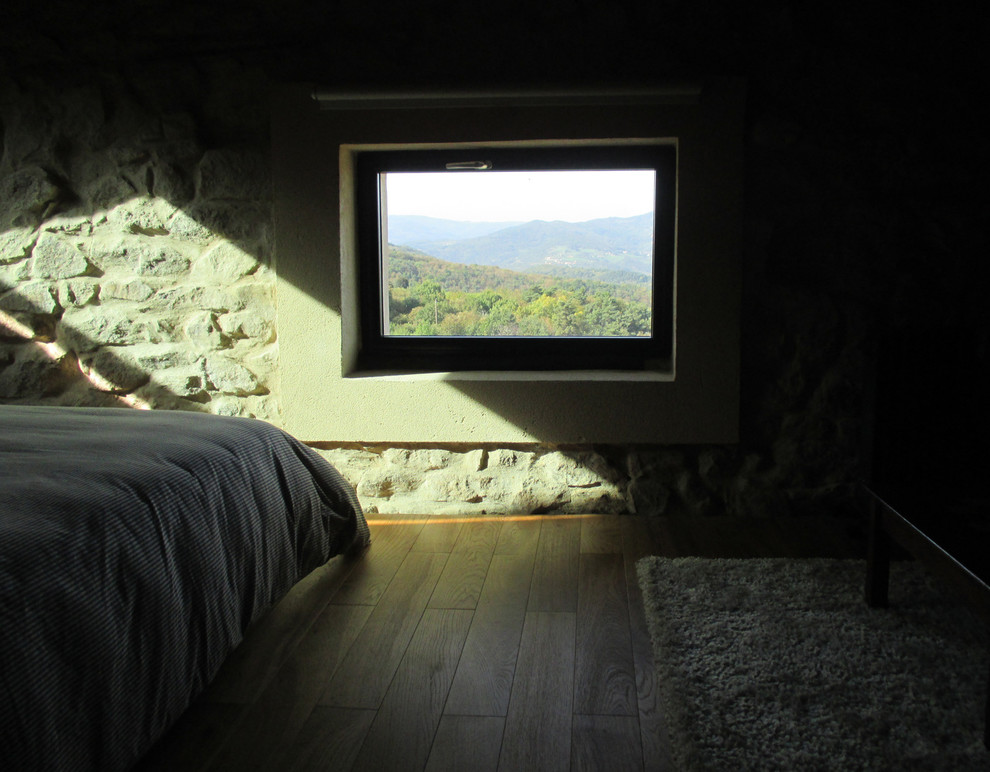 サンテティエンヌにある地中海スタイルのおしゃれな寝室