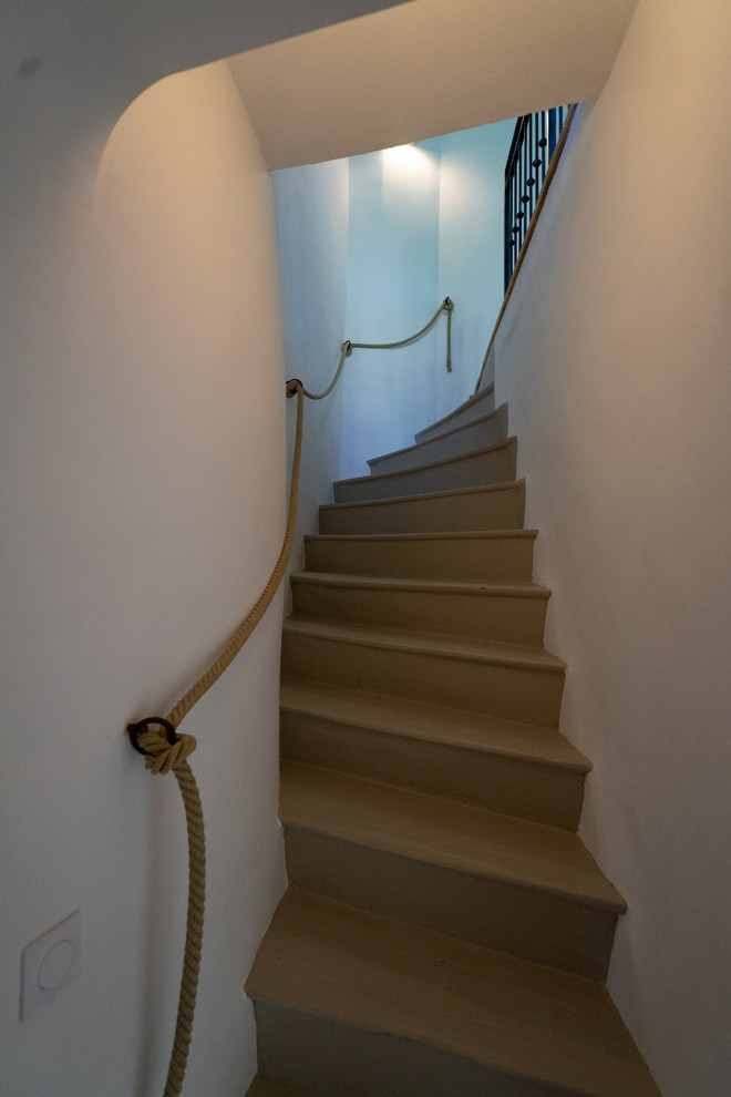 Foto de escalera mediterránea de tamaño medio