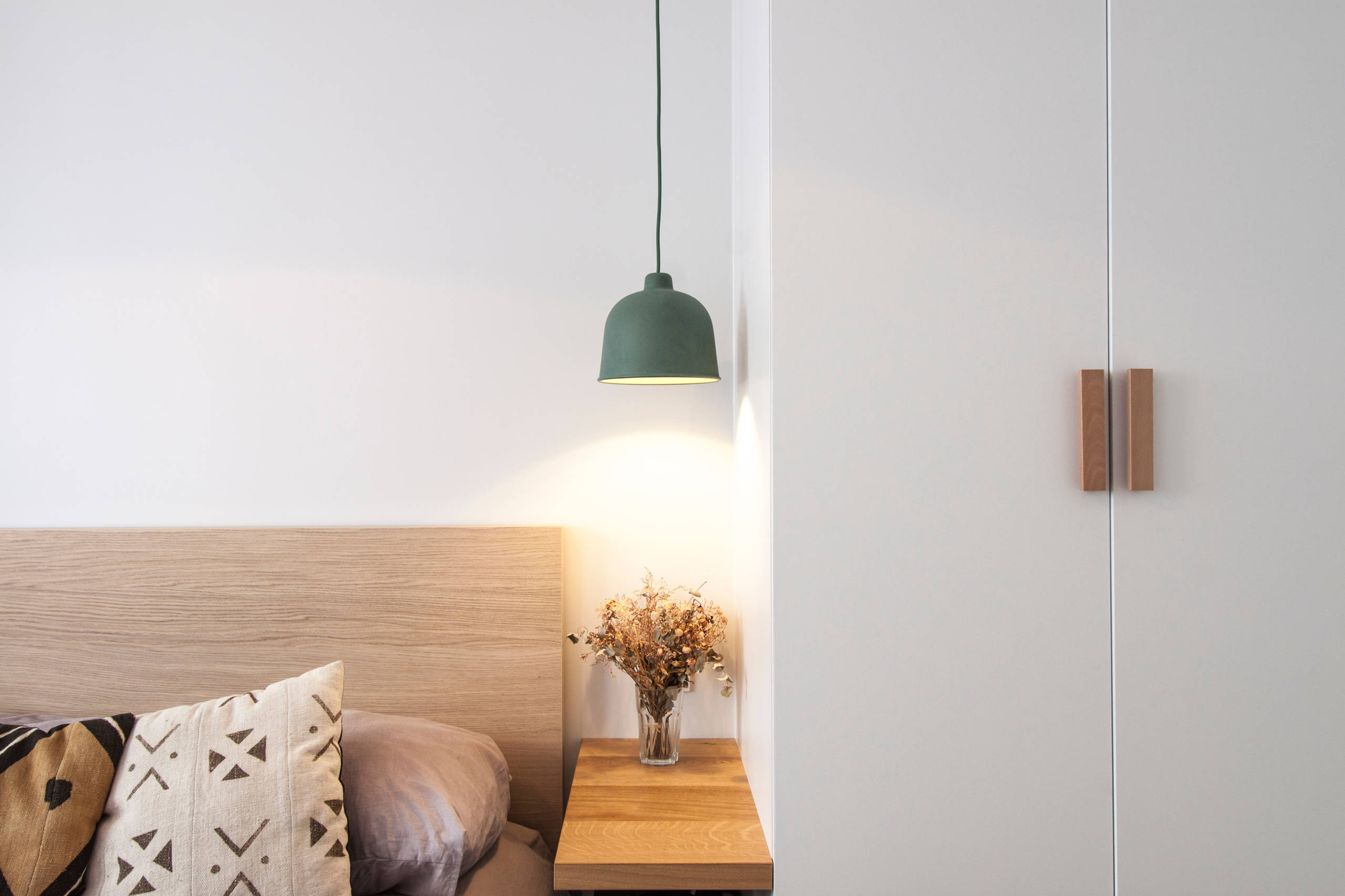Are You Ready for the Space-Maximising Floating Bedside Table? | Houzz AU