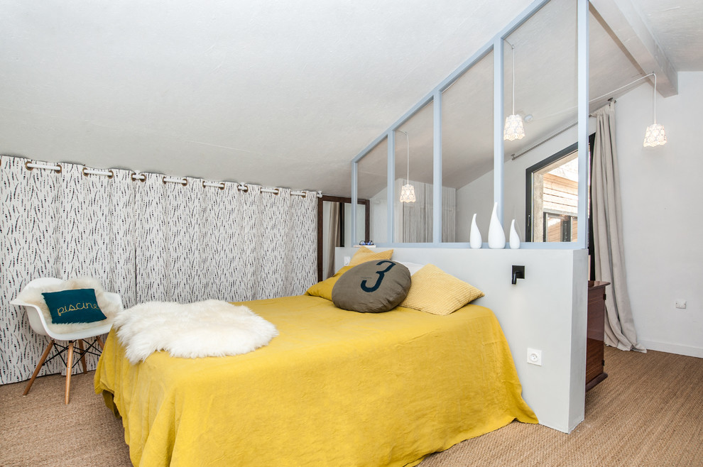 トゥールーズにあるコンテンポラリースタイルのおしゃれな寝室のレイアウト