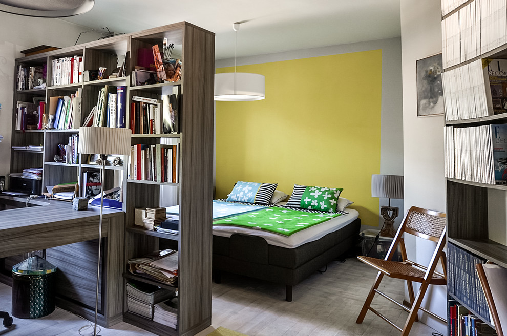 This is an example of a contemporary bedroom in Marseille.