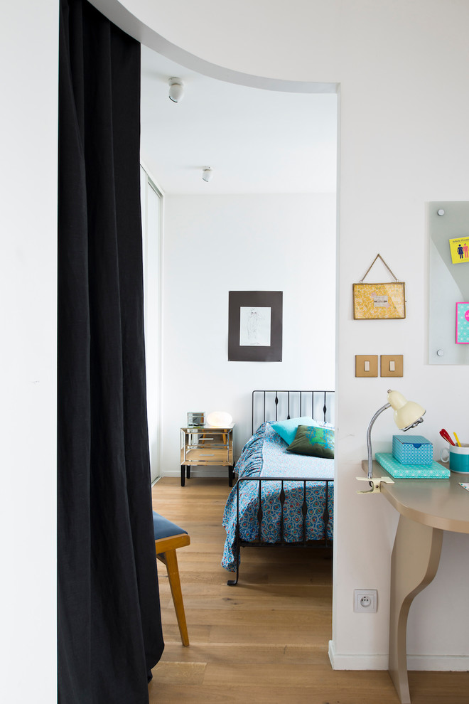 Inspiration for a scandinavian bedroom remodel in Rennes
