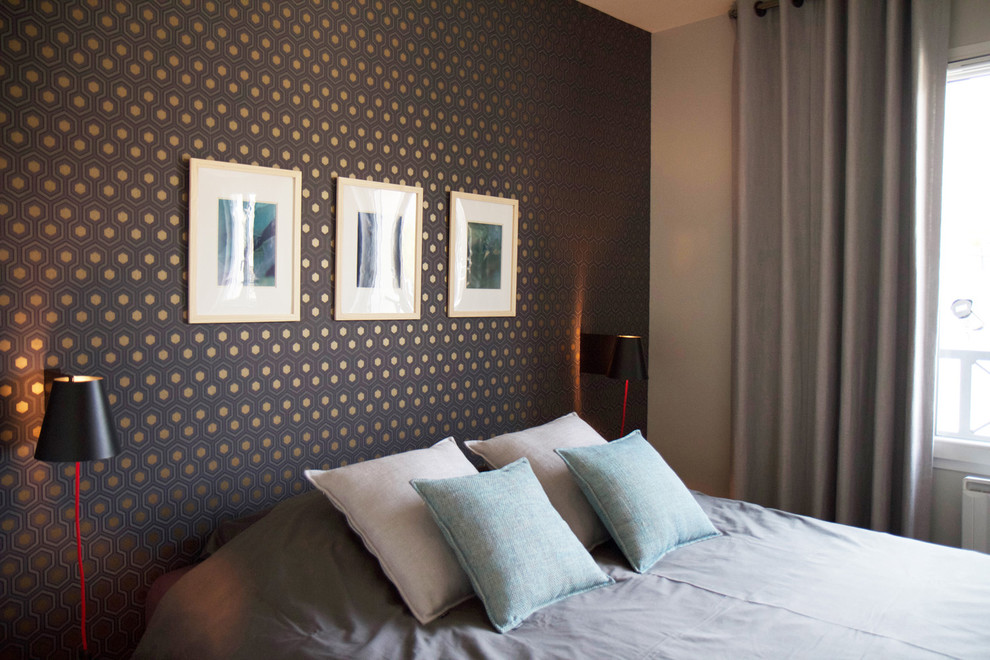 Trendy bedroom photo in Paris