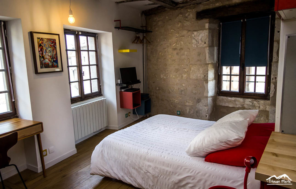 Источник вдохновения для домашнего уюта: маленькая спальня в средиземноморском стиле для на участке и в саду