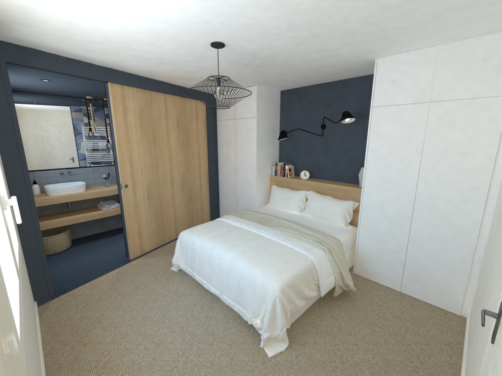 На фото: маленькая хозяйская спальня в стиле модернизм с бежевым полом для на участке и в саду