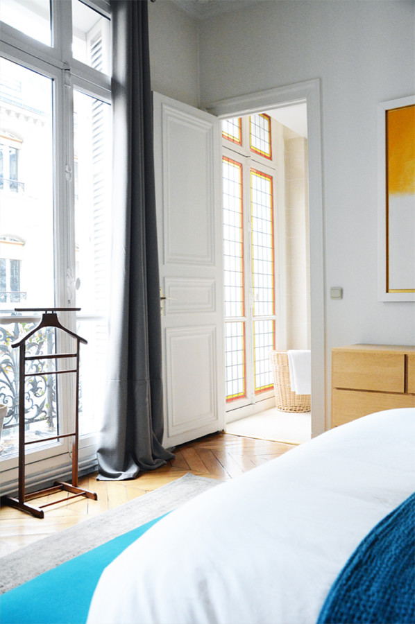 Design ideas for a traditional bedroom in Paris.