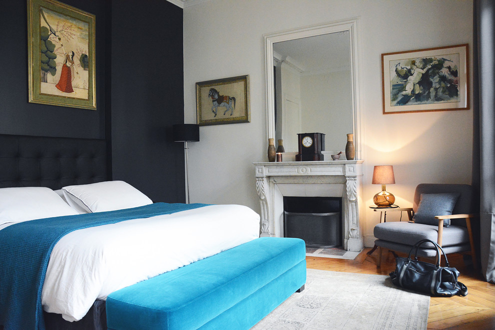 This is an example of a classic bedroom in Paris.